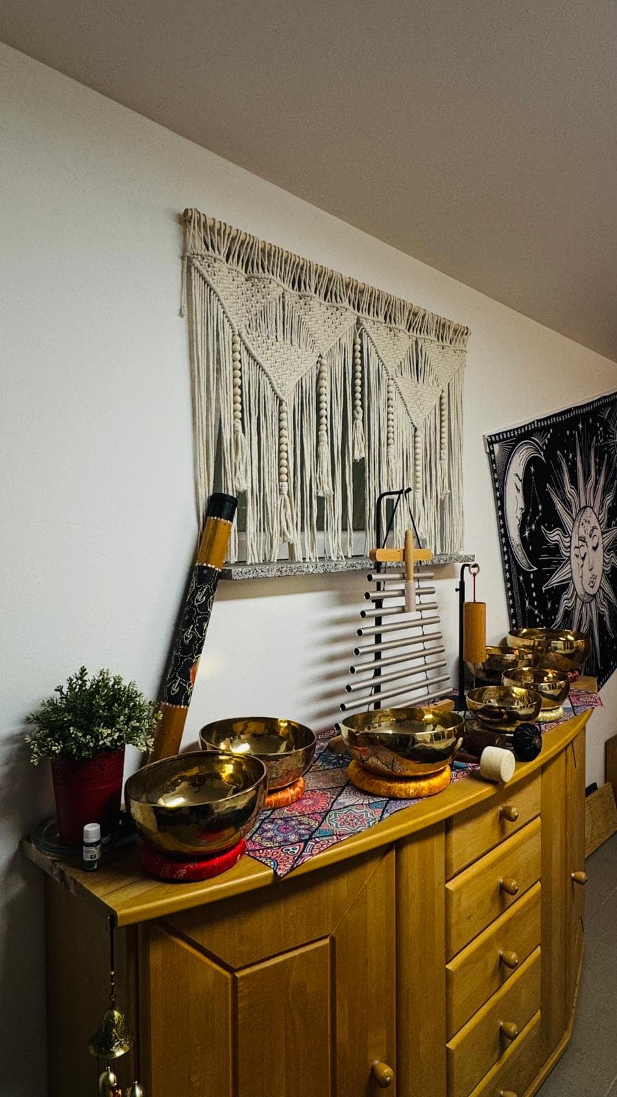 Klangschalen, Koshi-Klangspiel und Didgeridoo im Klangraum von Marion Gebhardt